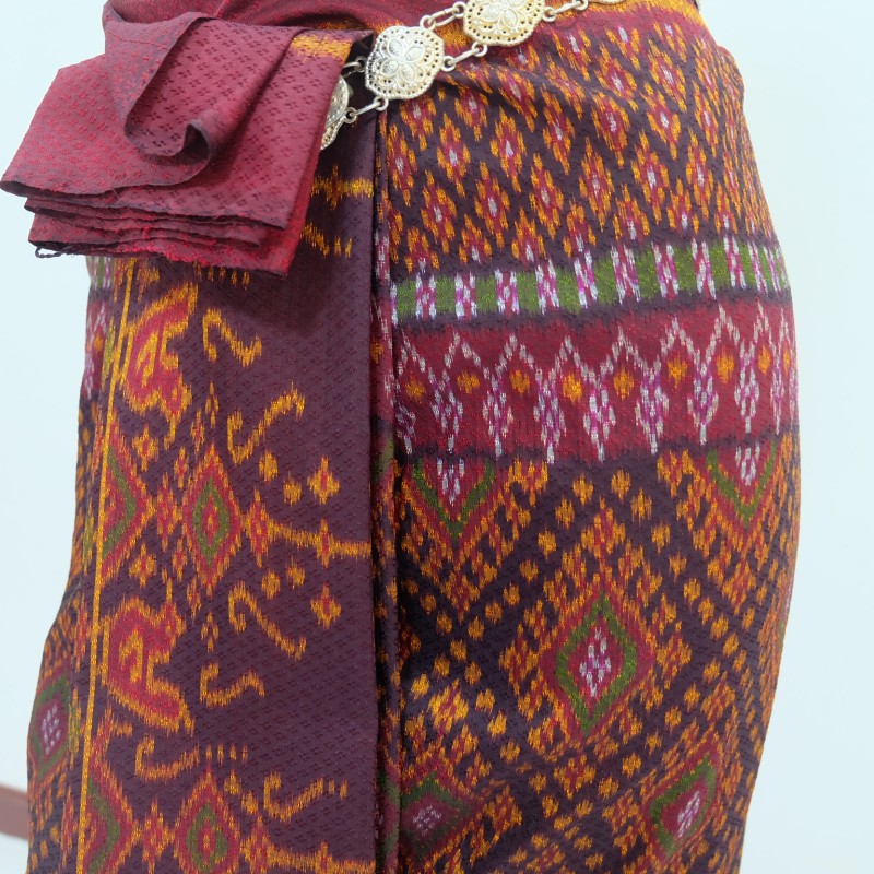 ผ้าไหมมัดหมี่ ลายโฮลเปราะห์ มีหน้านาง+ชายครุย