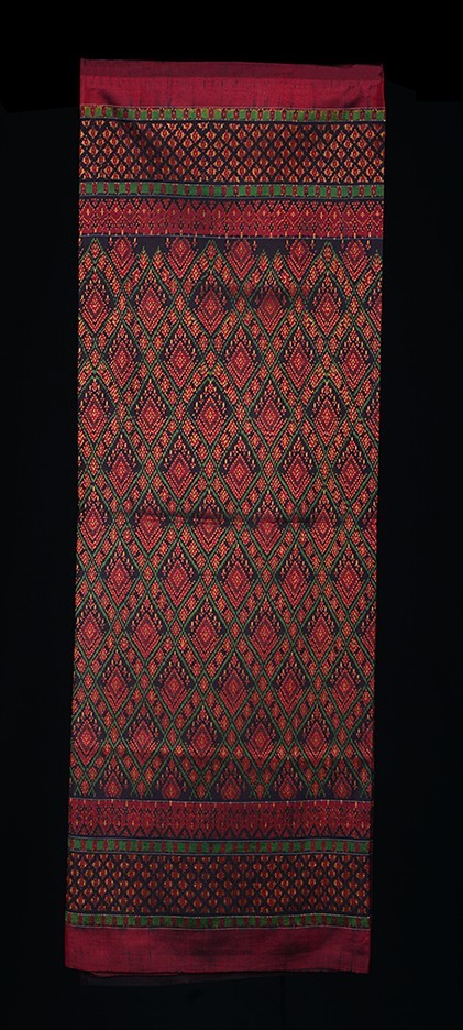 ผ้าไหมมัดหมี่ลายโฮลเปร่าะห์