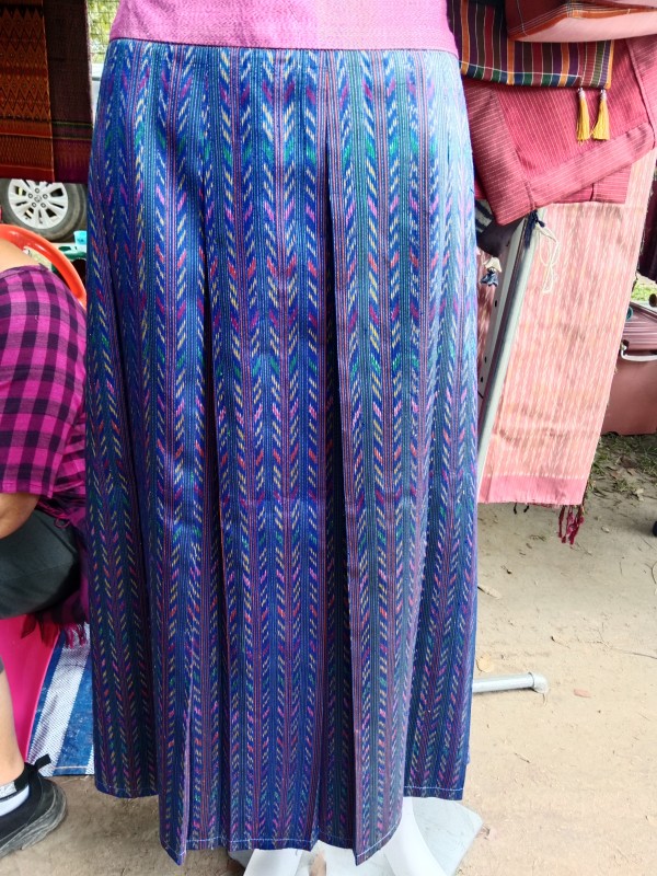 ผ้าไหมมัดตัดโปร่ง