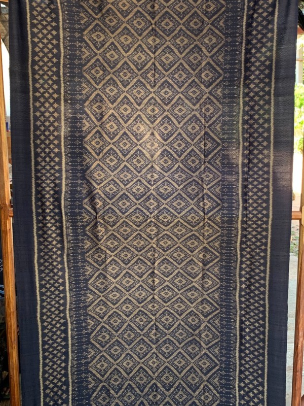 ผ้ามัดหมี่ลายโคมใหญ่ย้อมสีธรรมชาติหมักโคลน