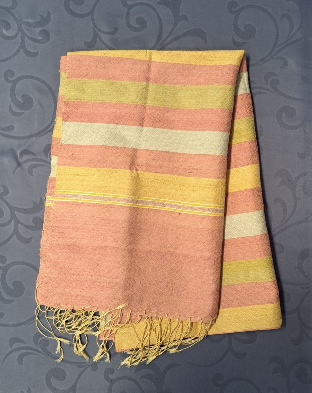 ผ้าคลุมไหล่ ชายคลุย ไหมบ้าน  ขนาด 60*200 cm. ยกดอกลูกแก้ว  สลับสามสี