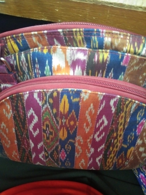 จำนงค์ผ้าไหมทอมือ