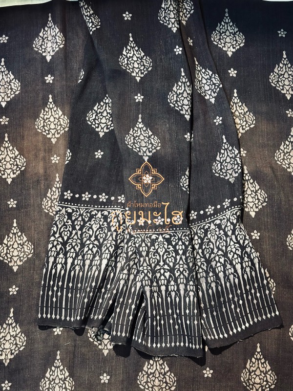 ผ้าไหมกั้นลายสีธรรมชาติ ลายไทยผนังโบสถ์