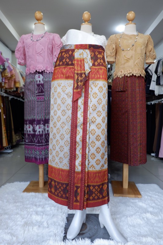 ผ้าถุงไหมแท้ทอมือ