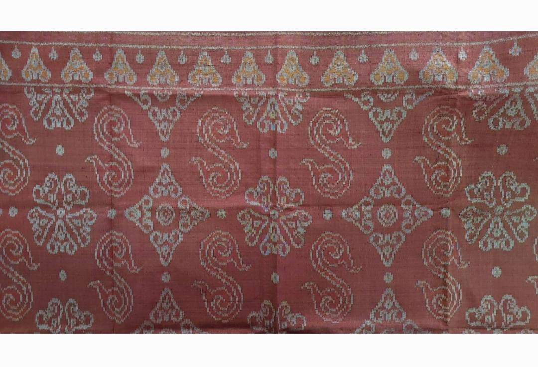 อ่อนสีผ้าไหมสุรินทร์