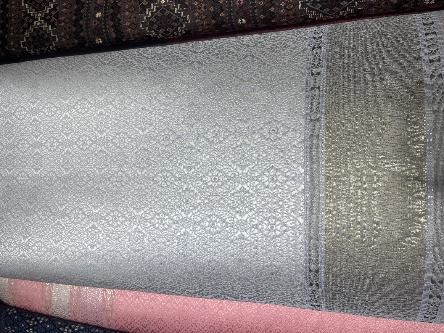 ผ้าไหมยกใหญ่