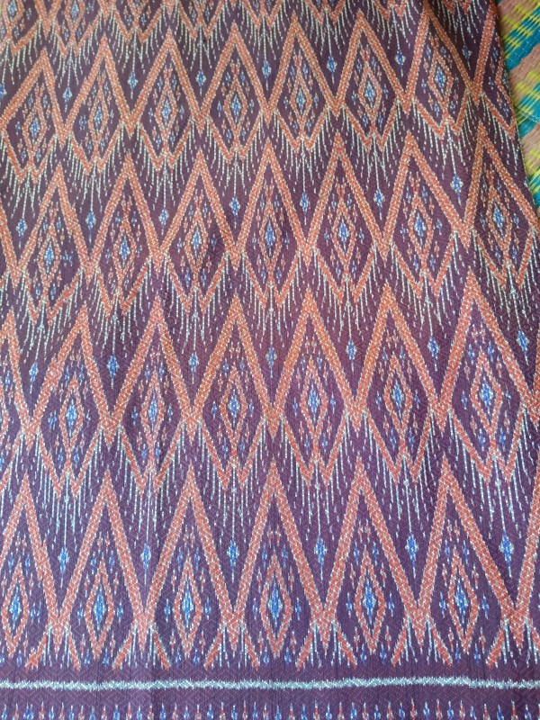 ผ้าไหมมัดหมี่ลายระย้ากษัตริย์