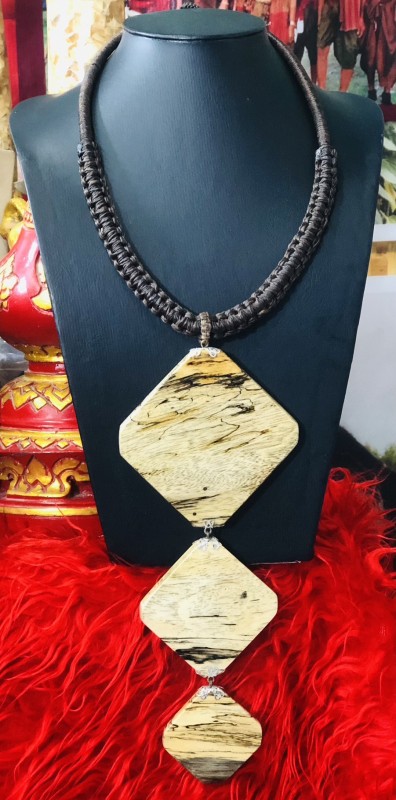 สร้อยคองานไม้