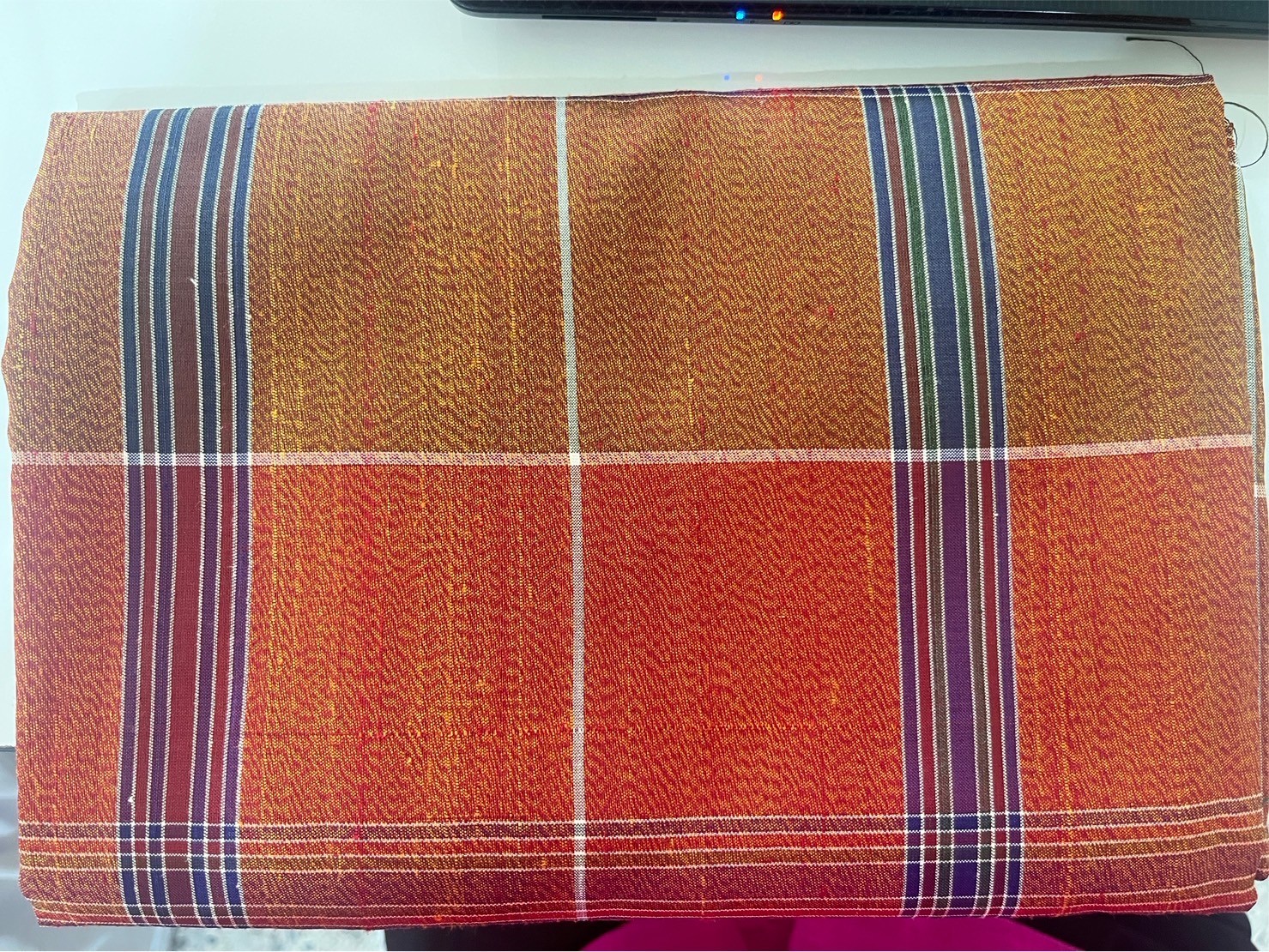 ผ้าไหมสุรินทร์สีธรรมชาติ