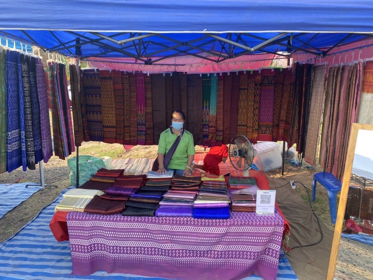 ป้านงค์ผ้าไหมทอมือ