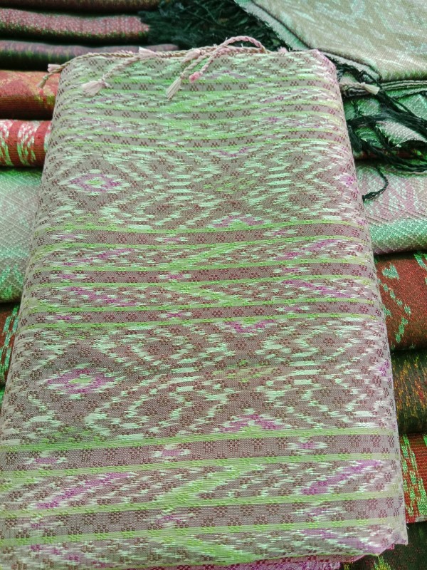 ผ้าไหมมัดหมี่ลาย