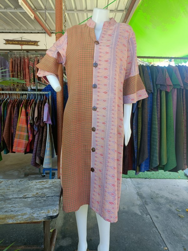 ชุดเดรสไหมเก่าอัดกาว