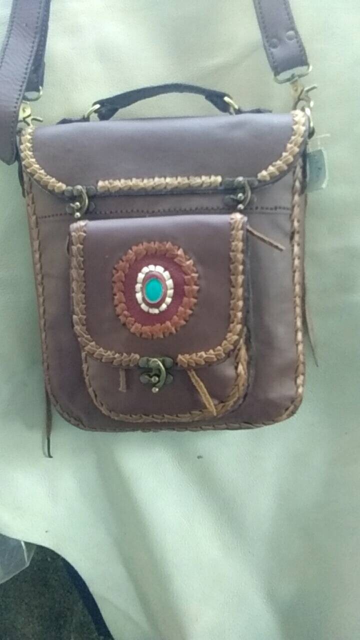 กระเป๋าหนังทำมือ