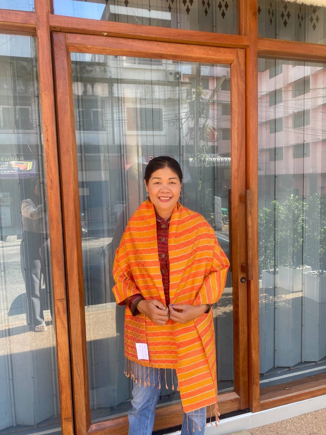 ผ้าคลุมไหล ผ้าไหม ลายยกดอกลายก้นหอย