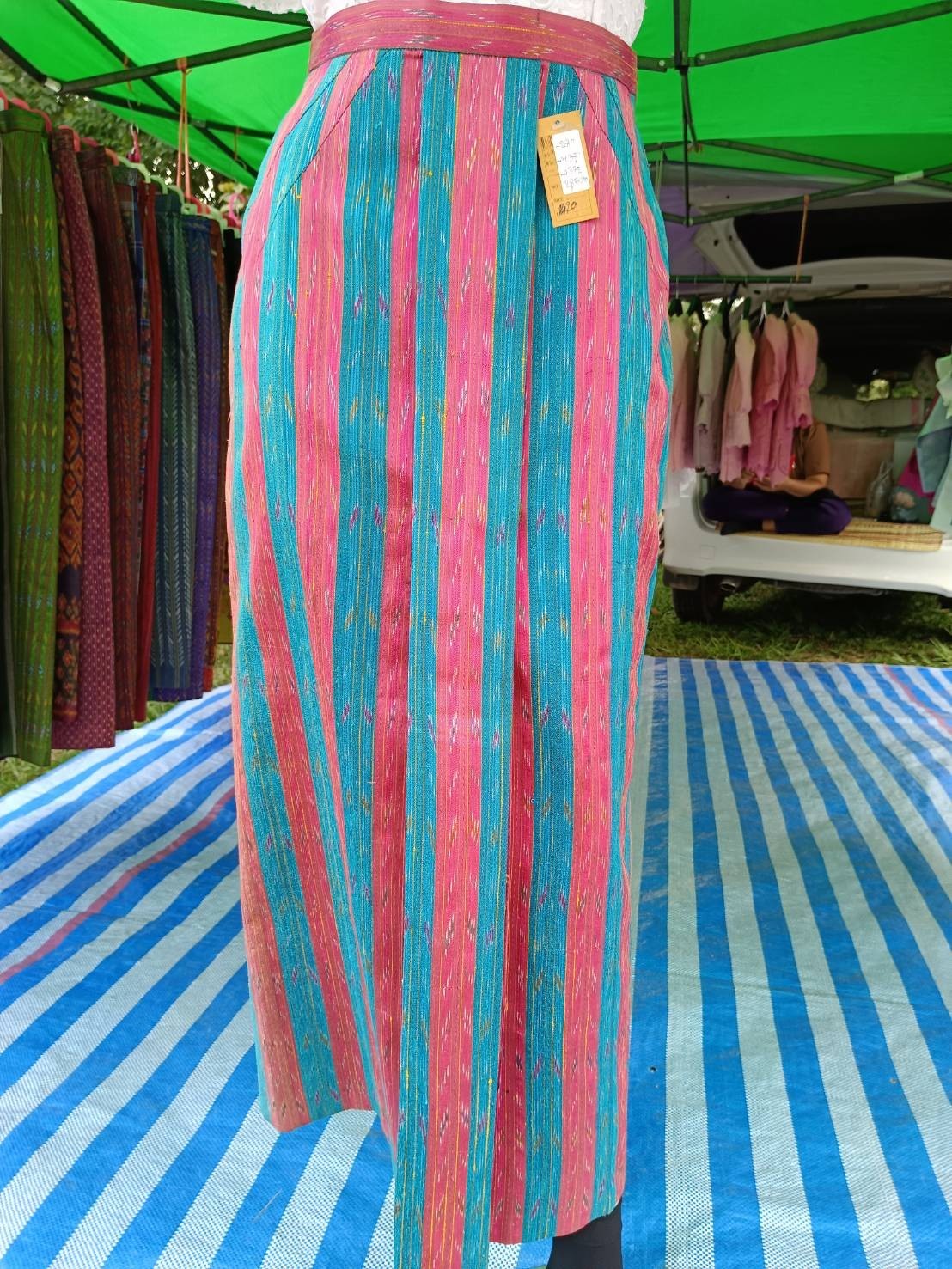 ผ้าไหมสุรินทร์ตัดสำเร็จ จีบหน้านาง 2 ตะกอ ลายน้ำไหล ซับผ้ากาวอย่างดี