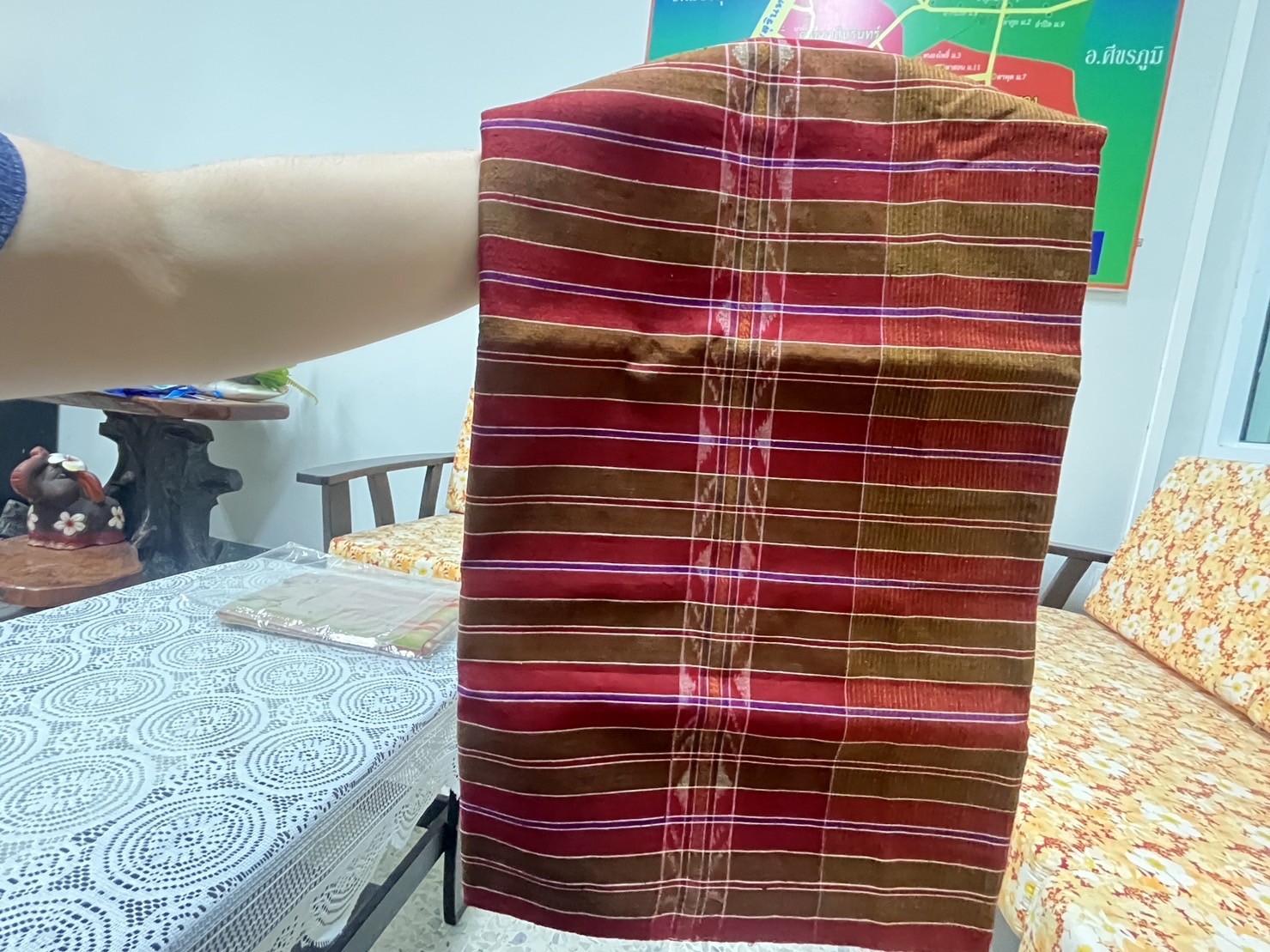 ผ้าไหมสุรินทร์สีธรรมชาติ