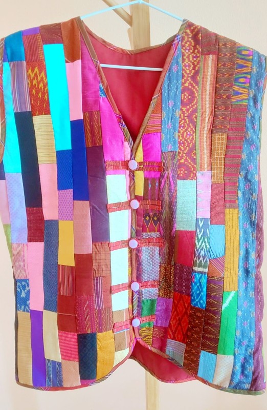 เสื้อคลุมผ้าไหมต่อลาย