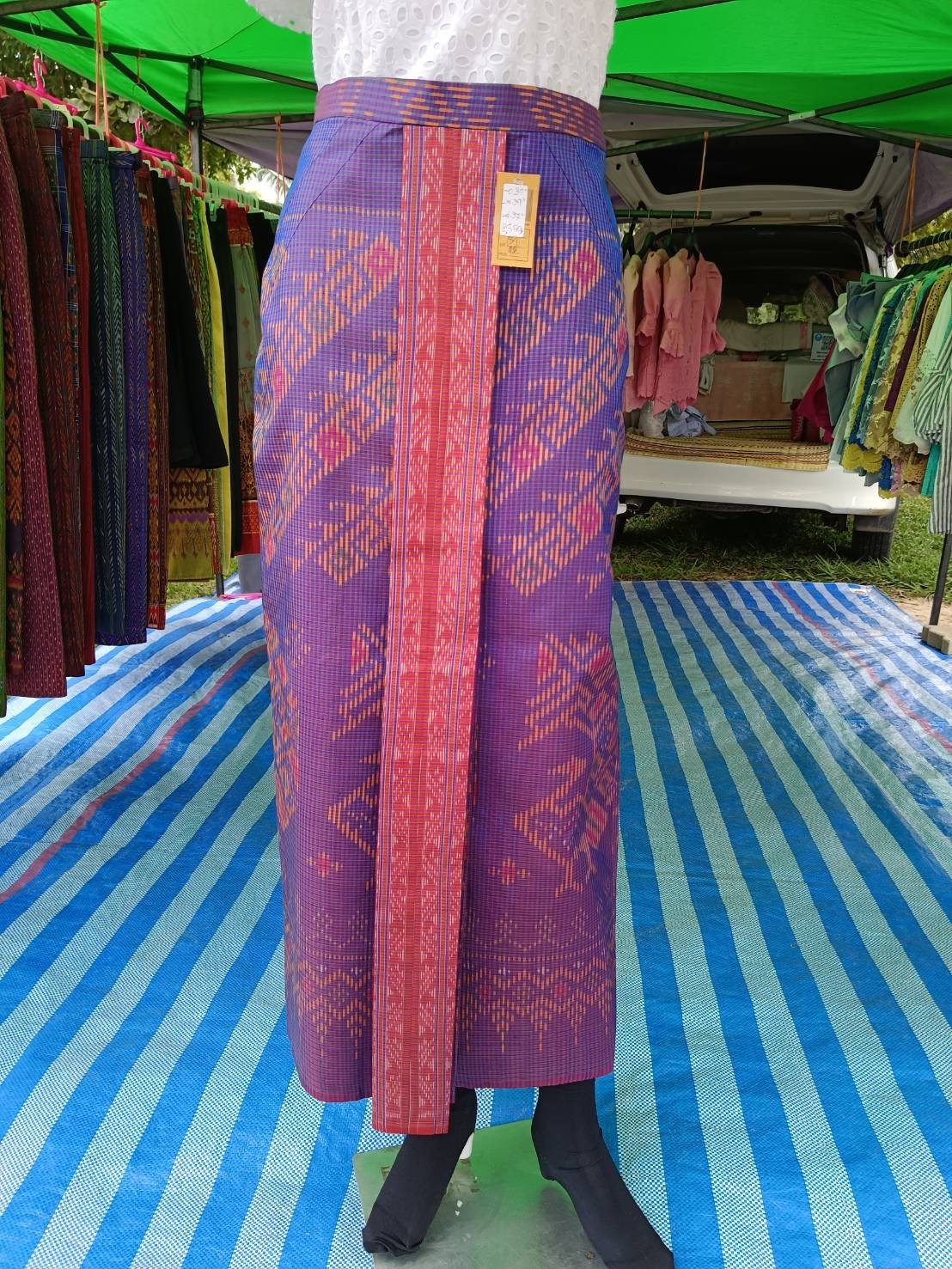 ผ้าไหมบ้านตัดสำเร็จจีบหน้านาง ซับผ้ากาวอย่าดี 2 ตะกอ