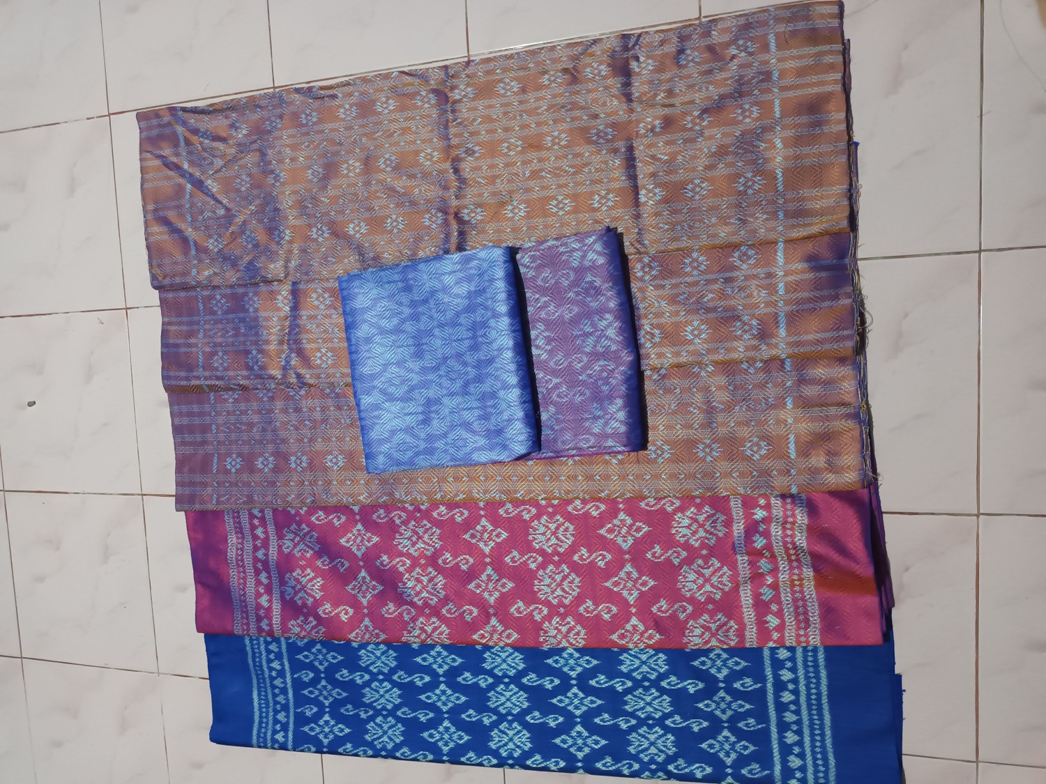 ผ้าไหมลายดอกรักราชกัญญา