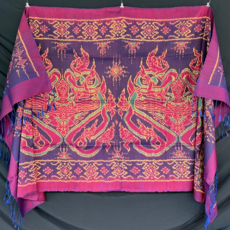 ซิ่น ผ้าไหมมัดหมี่ทอยกดอก 6ตะกอ ขนาด 1x2เมตร ลายครุฑหยุดนาค มีหน้านางชายครุย พื้นสีแดงประกายม่วง รหัส M2A-100-0306696 รหัสสินค้า SKU-47086