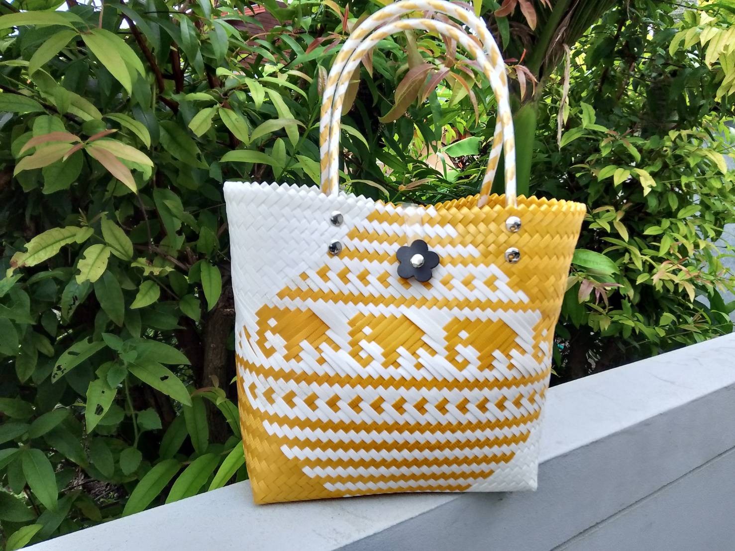 กระเป๋าจักสานเส้นพลาสติก (คละสี,ลาย)