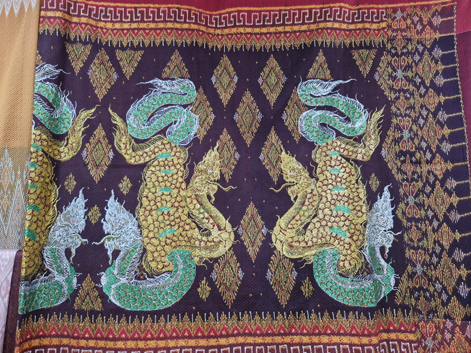 นาคเขียนทอง