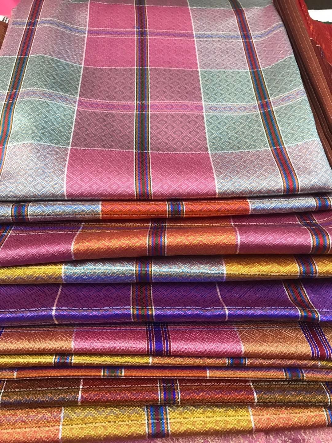 โสร่ง สีหวาน