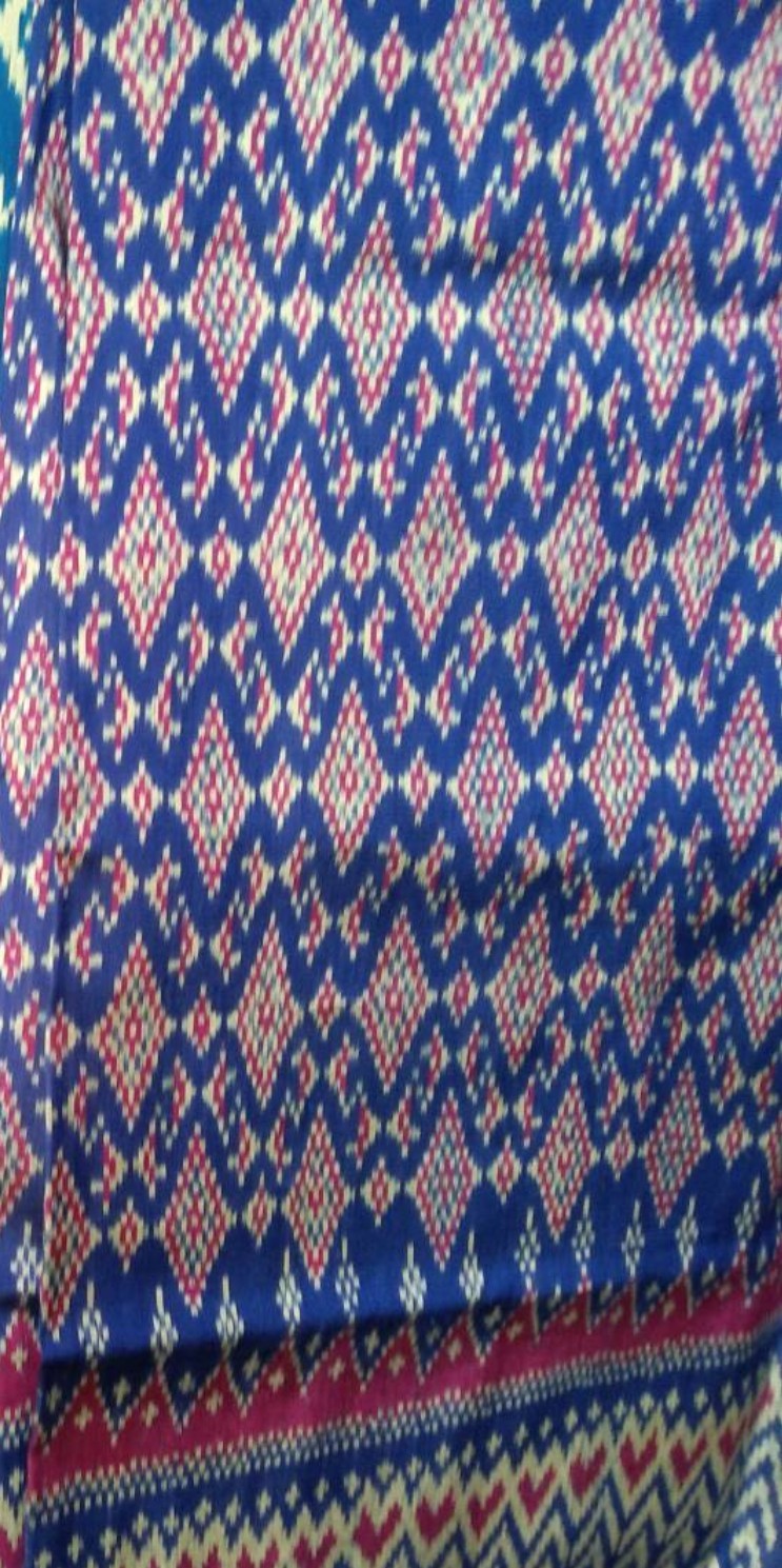 ผ้าไหมลายพระราชทานสีม่วง