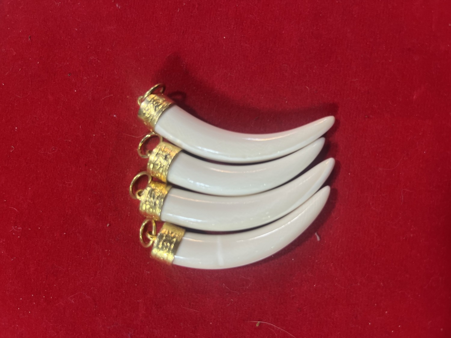 จี้งาช้าง