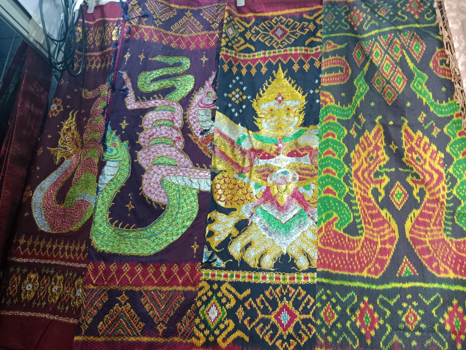 ผ้าไหมมัดหมี่ลาย