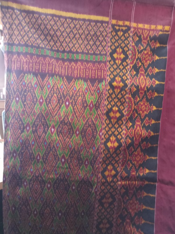 ผ้าไหมโฮลเปร๊าะ