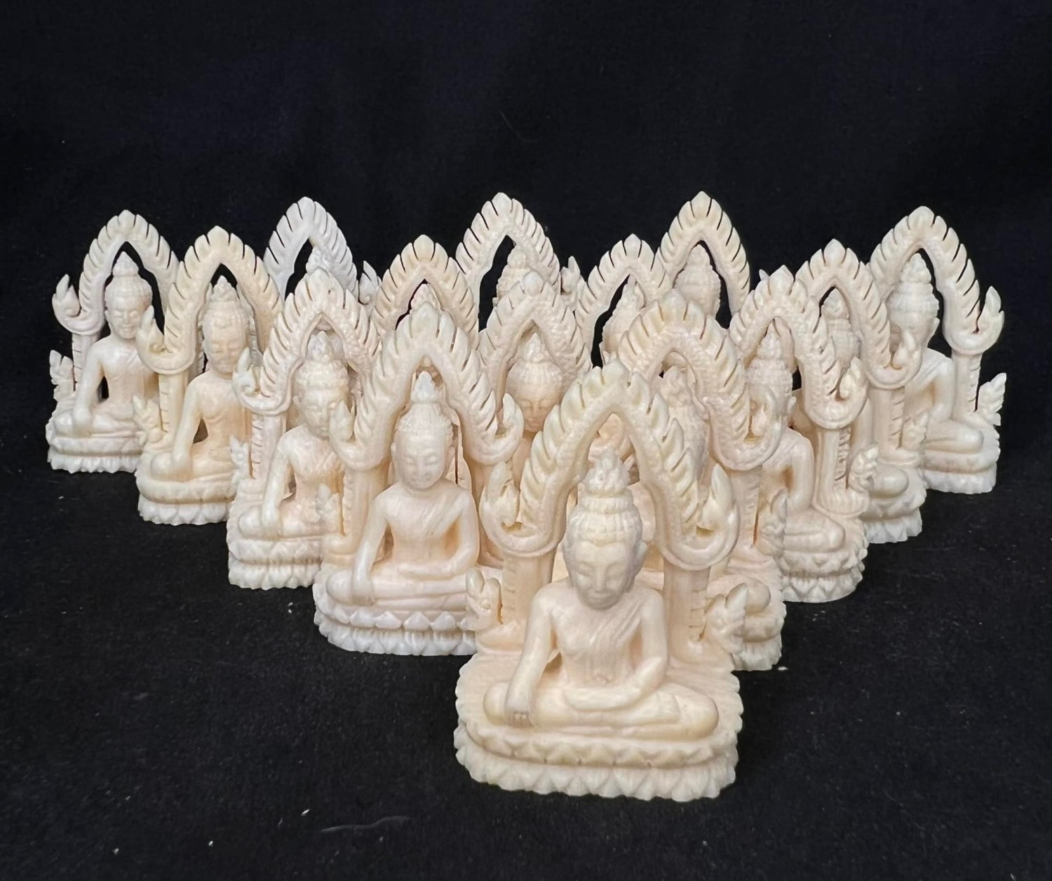 พระพุทธชินราชเเกะสิ่ว