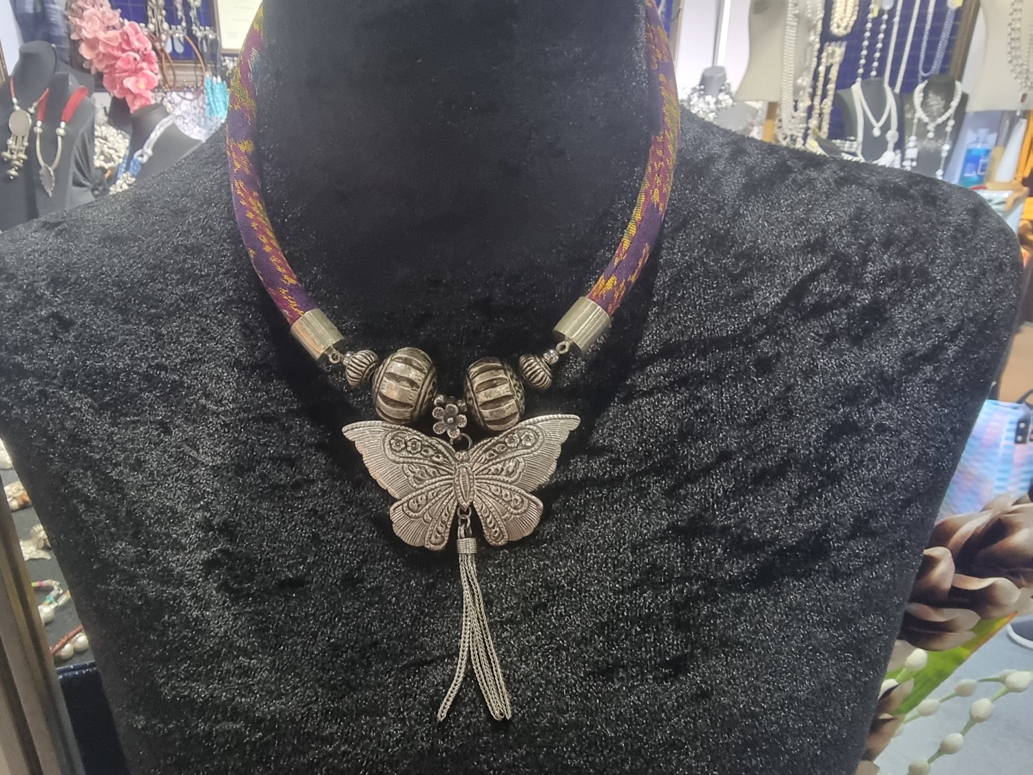 สร้อนไหมจี้ผีเสื้อ