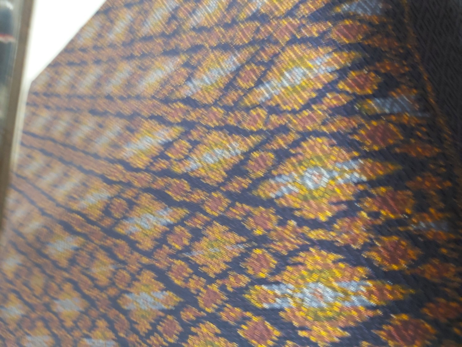 ผ้าไหมมัดหมี่ลายแหวนเพ็ชร