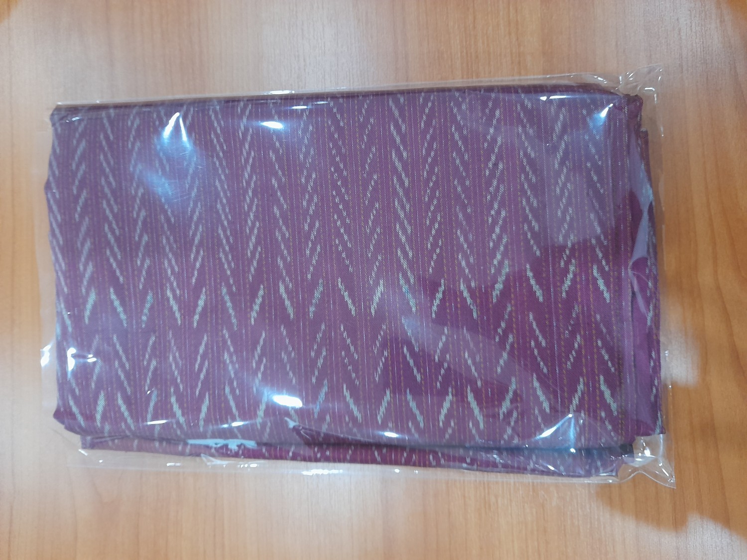 ผ้าโฮลเกียรสีชมพูย้อมครั่ง/ประหูด