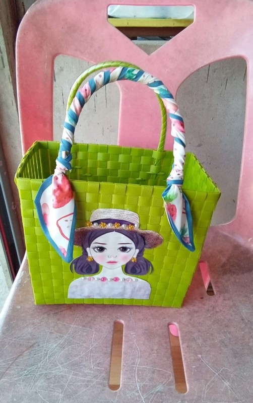 กระเป๋า​สาน​พลาสติก​