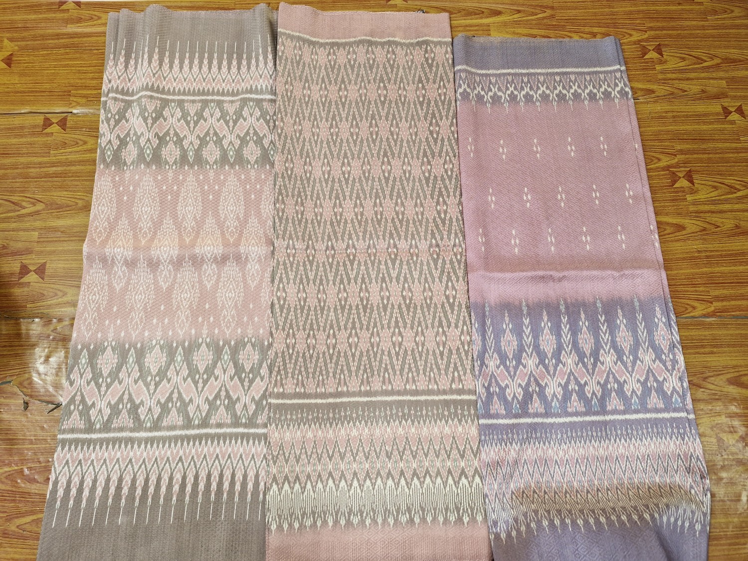 ผ้ามัดหมี่ยกดอก6ตะกอสีธรรมชาติ