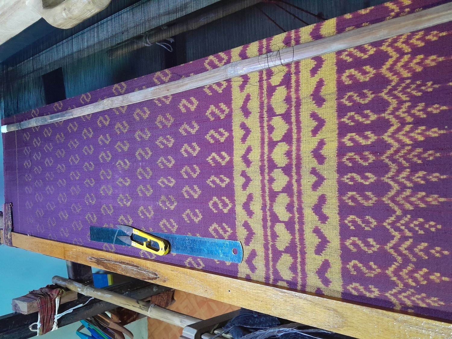 ผ้าไหมสุรินทร์3ตะกอยืบเหาะลายขอ