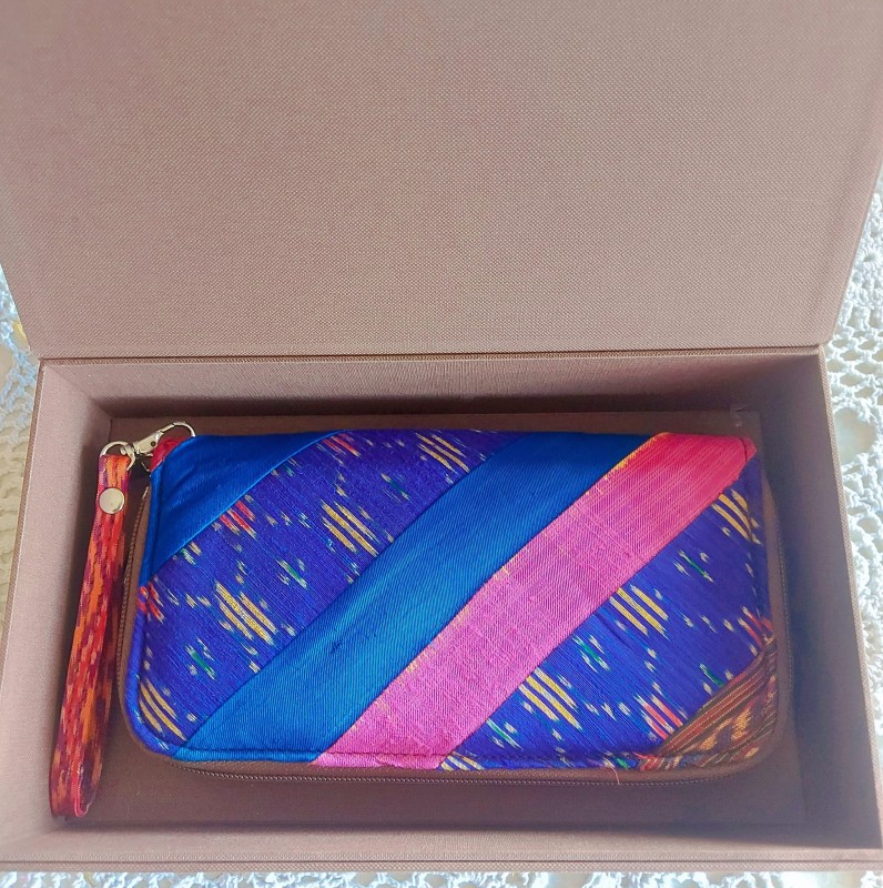 กระเป๋าสตางค์ผ้าไหมแท้ต่อลาย