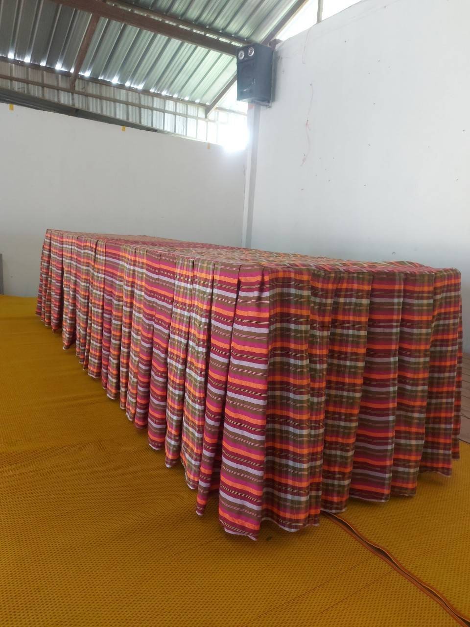 ผ้าคลุมโต๊ะจีบตามสำเร็จรูป