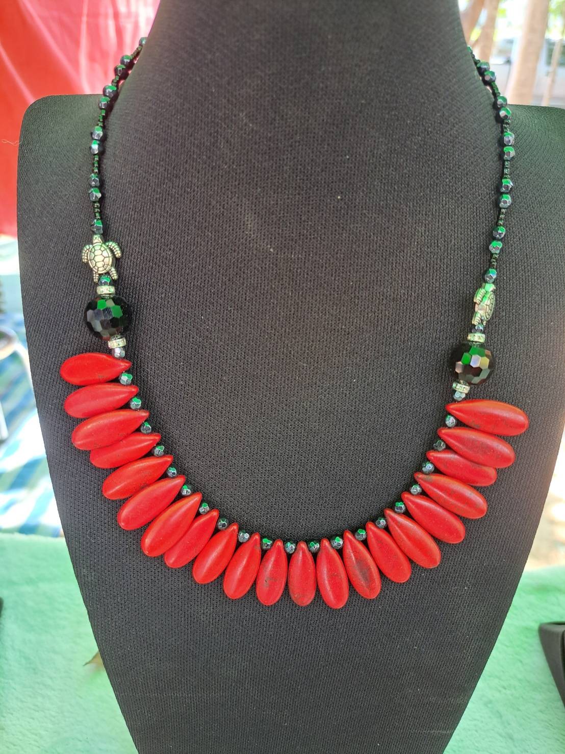 สร้อยคอจากหินเทอร์ควอยส์ สลับหินสีแดง