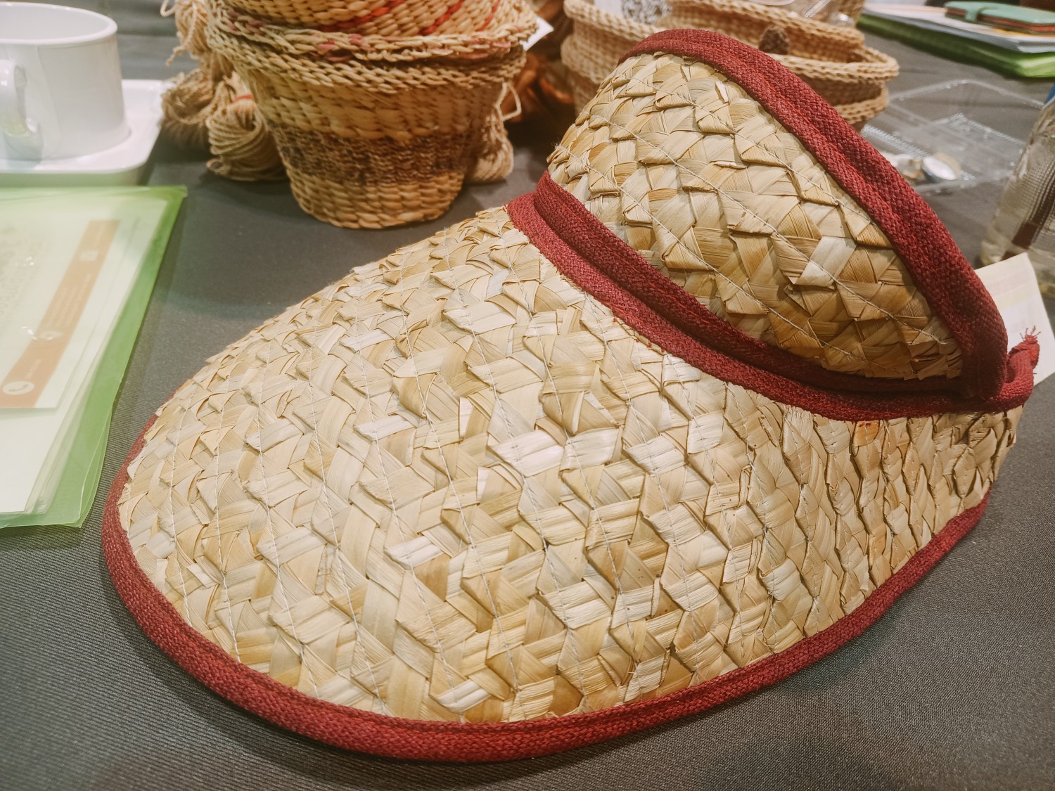 หมวกจากหญ้าแฝก