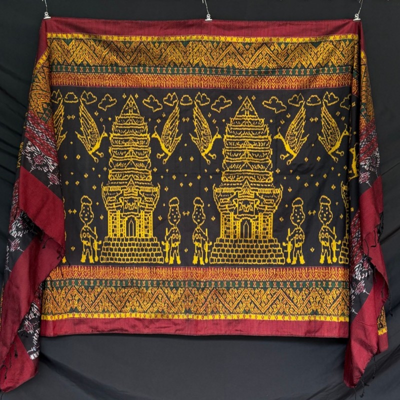 ซิ่น ผ้าไหมมัดหมี่ทอยกดอก 6ตะกอ ขนาด 1x2.10เมตร ลายปราสาทตาควาย มีหน้านางชายครุย พื้นสีดำ รหัส M2A-100-03066910 รหัสสินค้า SKU-47090