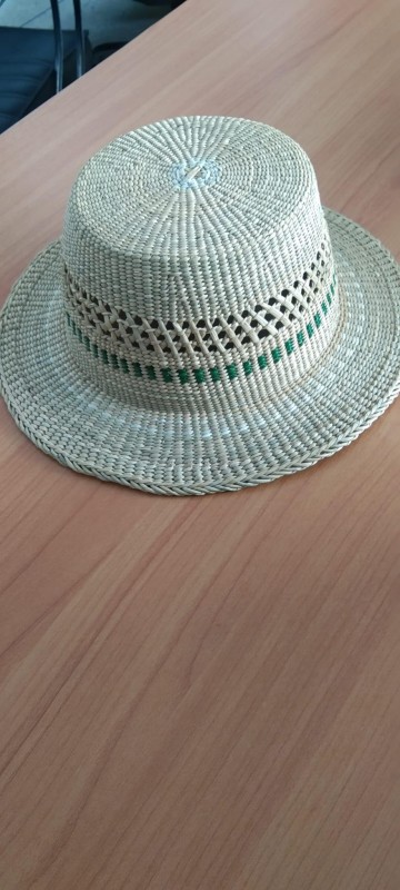 หมวกสานจากต้นกกและใบเตย เสื่อต้นกก ผ้าซิ่นตีนแดง