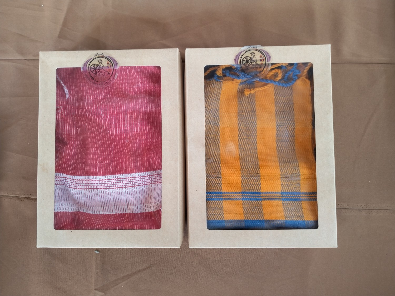 ผ้าพันคอฝ้าย ใส่กล่องเป็นของฝาก (คละสี)