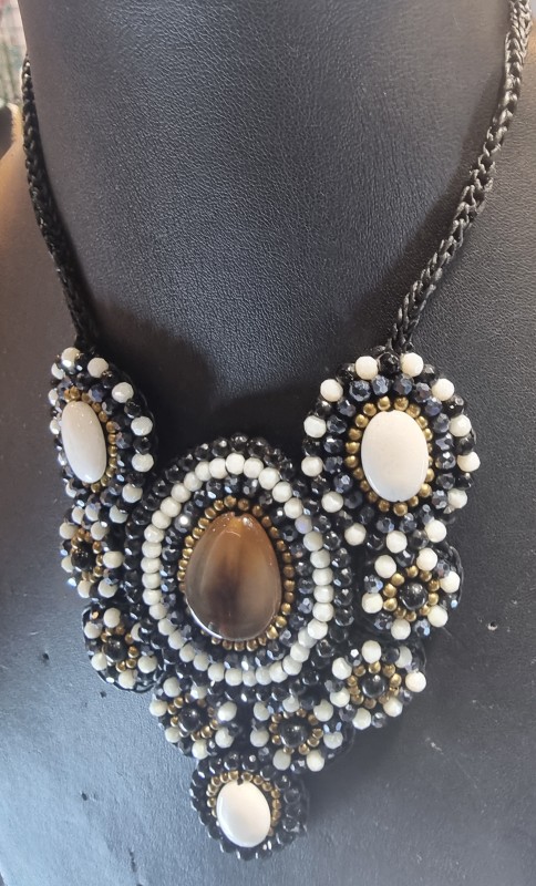 สร้อยคริสตัลถัก