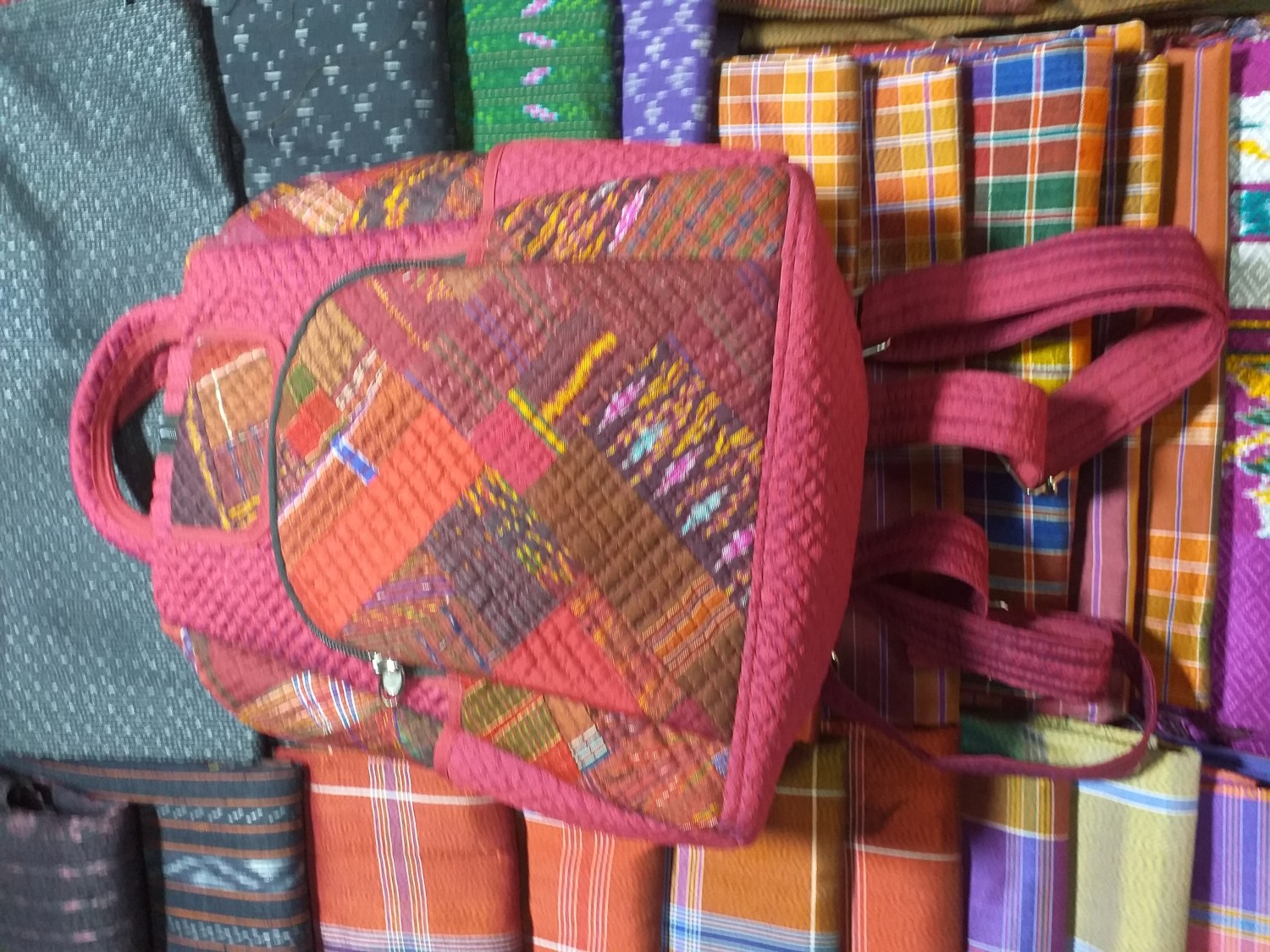 กระเป๋าเป้ผ้าไหม