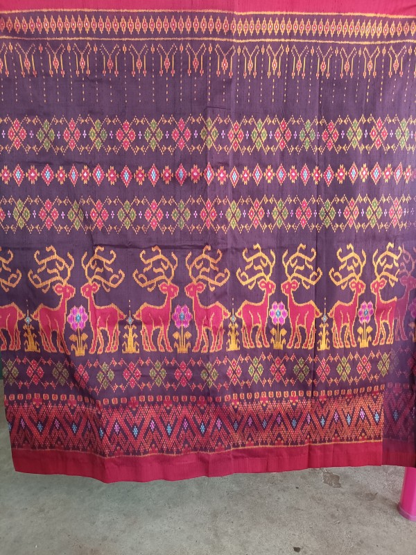 ผ้าไหมมัดหมี่ ลายกวาง