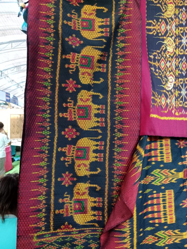 ผ้าพันคอลายช้าง