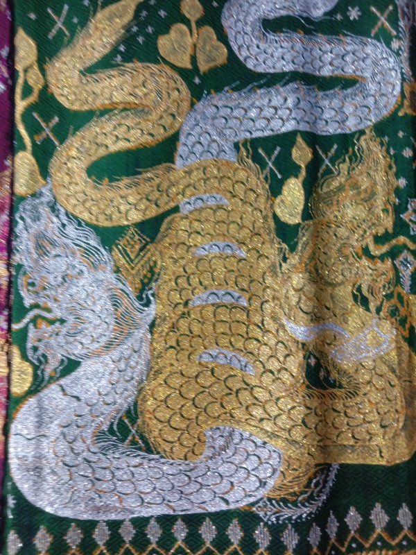 ผ้าไหมเข็มทองพญานาค